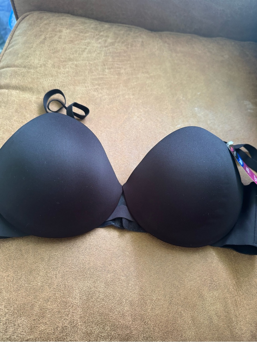 Maidenform Black bra can convert to strapless, 36C. New with tags